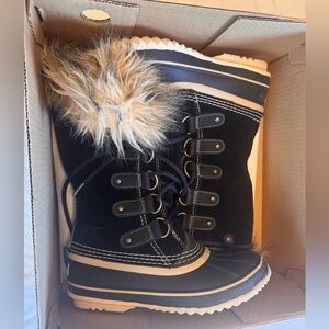 SOLD! Sorel JOAN  of Arc Boots with Faux Fur. Size 7